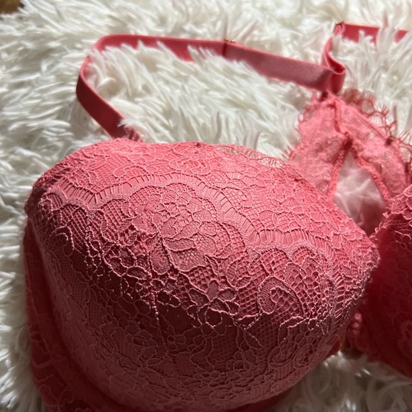 Victoria Secrets 36DD Lined Demi - Picture 3 of 7